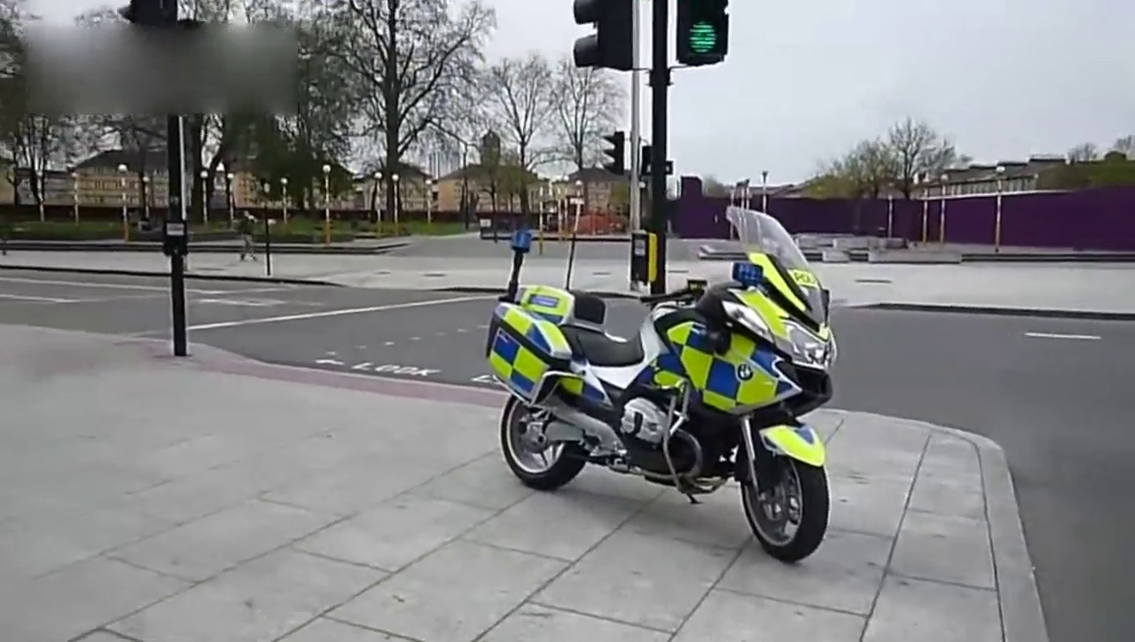 护送超大型卡车运输