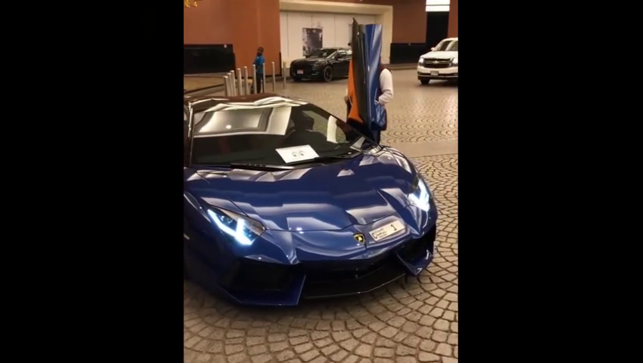 豪华跑车 剪刀门打开最帅气