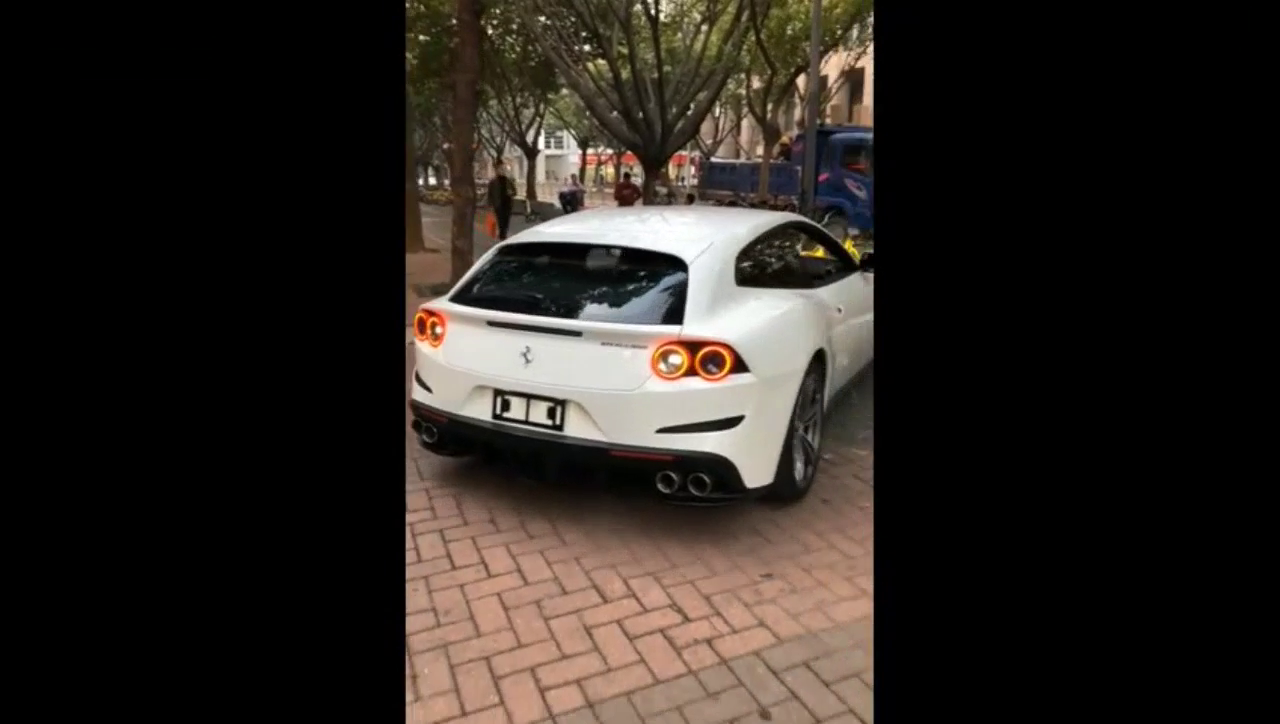 豪华跑车 前脸很独到 就是不知道名字