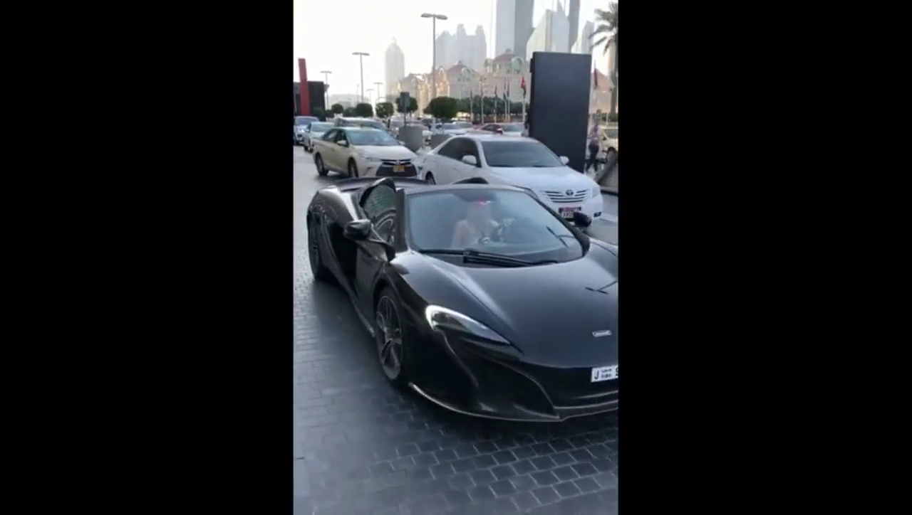 豪华跑车，美女配豪车