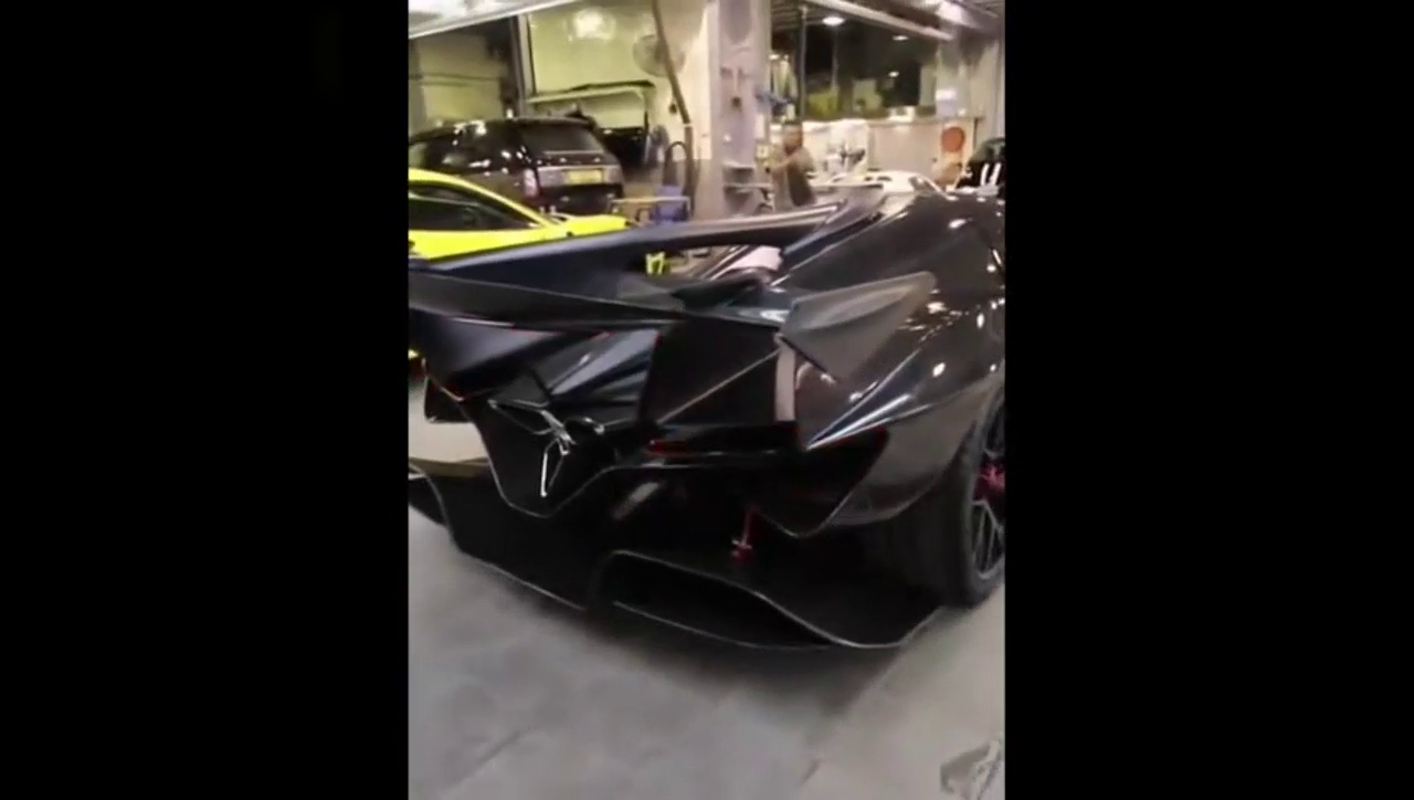 豪华跑车 阿波罗 排气管你猜到几根了吗