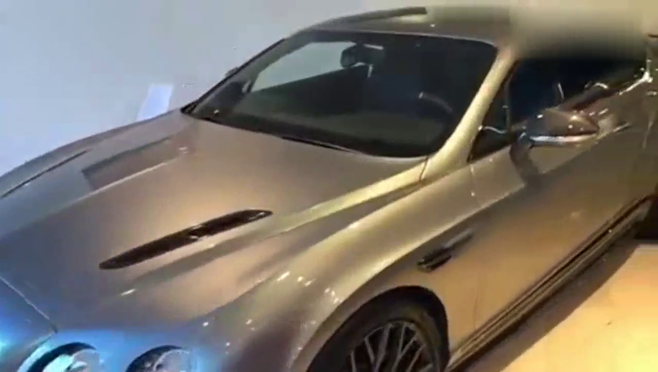 豪华跑车 宾利-欧陆, 当走进店内的那一刻, 瞬间傻眼了