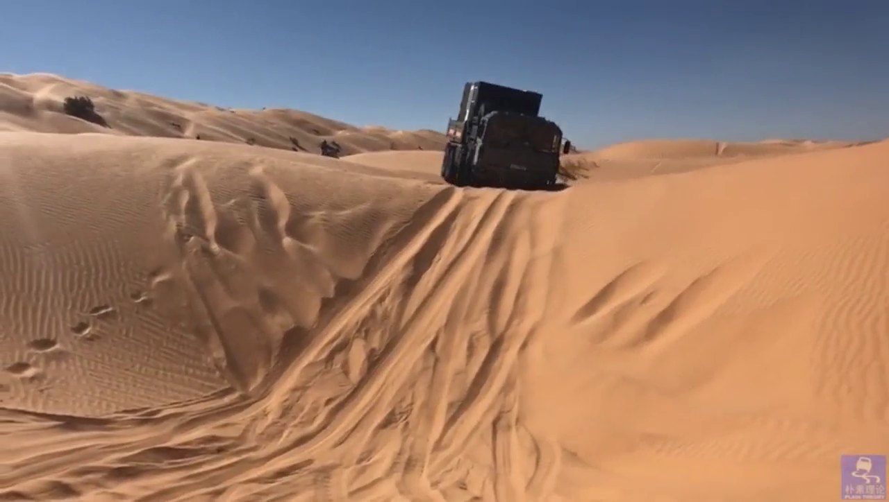 德国MAN越野卡车，采用八轮驱动，可在沙漠中行驶