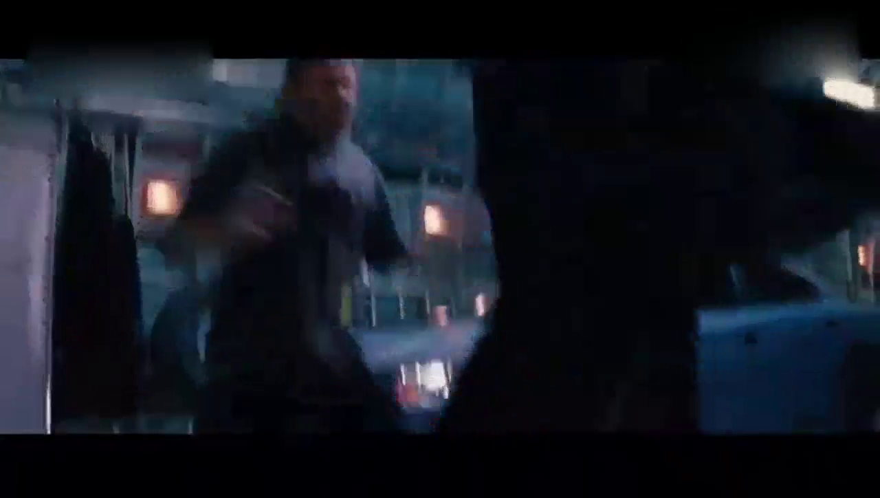 开车豪华跑车直接和飞机干起来了