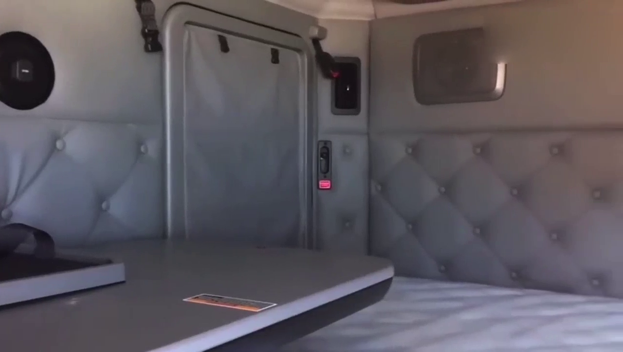 看到这些世界顶级重型卡车，才发现开卡车也是一种享受！