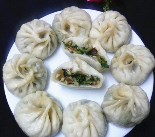 麻油香茹菜包是我家很爱吃的早点之一,吃多少次都不会腻
