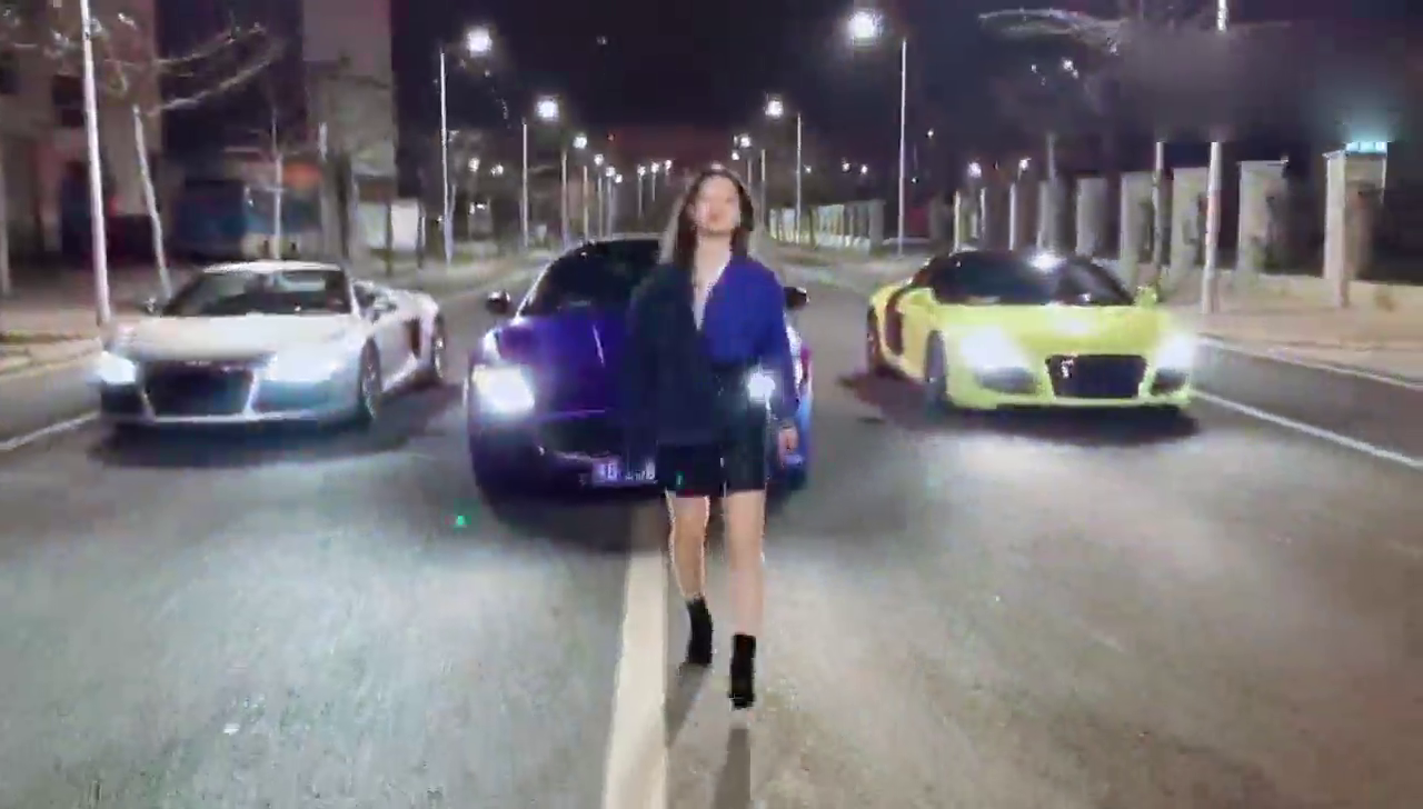 有跑车在后面，走路都带感