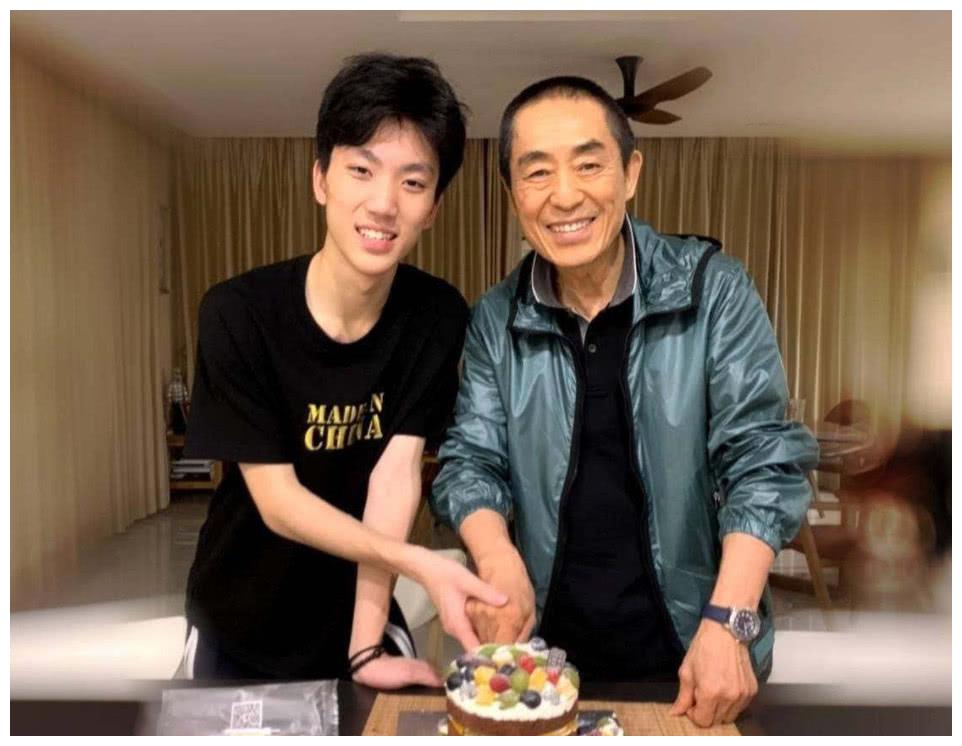 张艺谋几个孩子图片