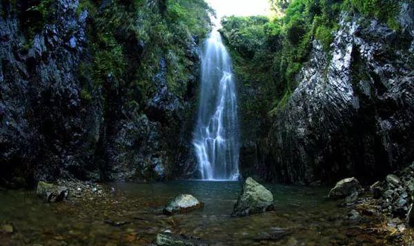 玉北瀑布坐标:三溪风景区玉北瀑布是三溪峡谷最具代表性的景观,全长