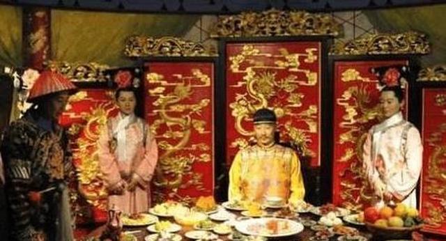 古代皇帝吃不完的菜怎么处理?靠着剩菜都可以养活近万人!
