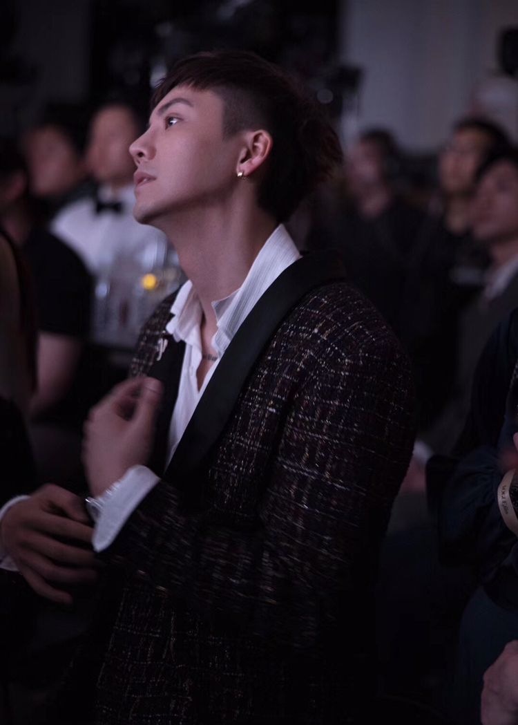 陈伟霆新发型出席voguefilm时装电影盛典