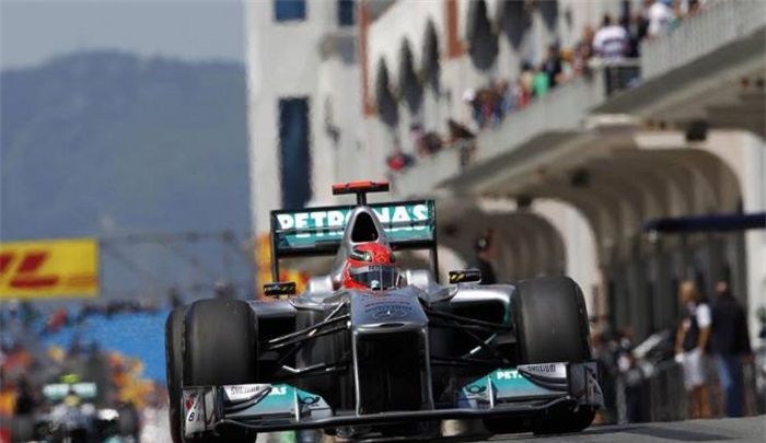 澳大利亚车队颜色靓丽，造型美观且舒适，动力十足