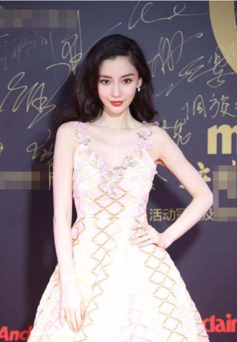 倪妮杨颖杨幂是商量好了吗?嘉人盛典上的礼服