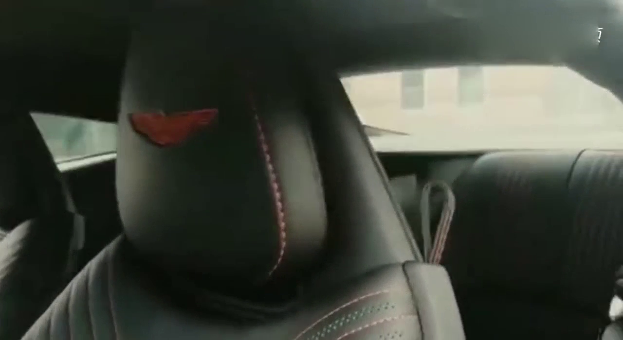 超级跑车阿斯顿马丁，这内饰只有绅士才能配得上！