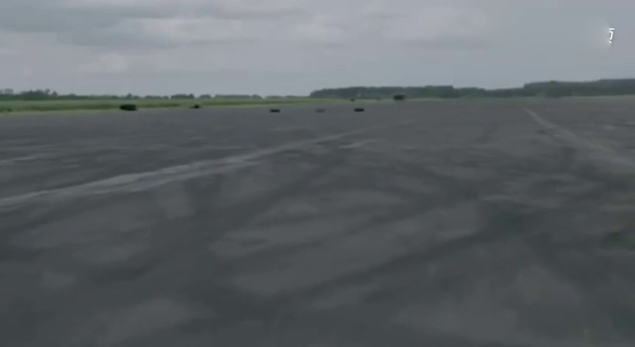 跑车和直升机谁的速度更快？这些慢镜头下的场面太刺激了！