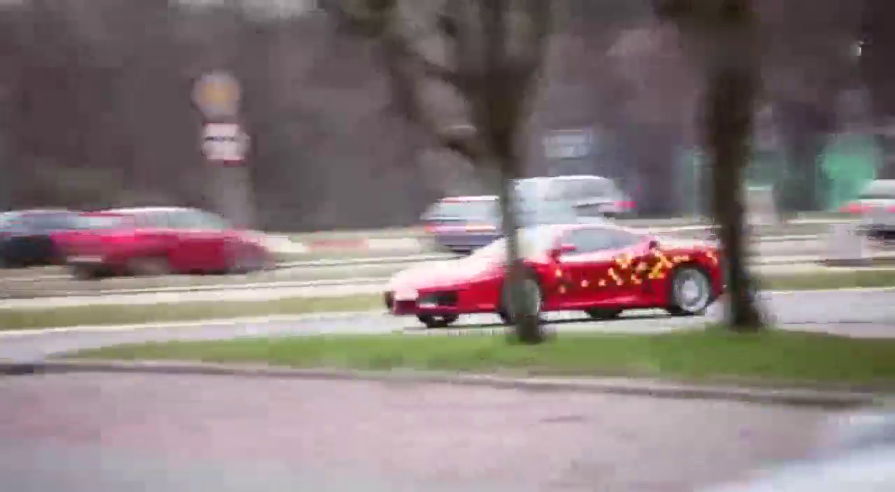 法拉利作出租车！妹子有点不敢坐上去