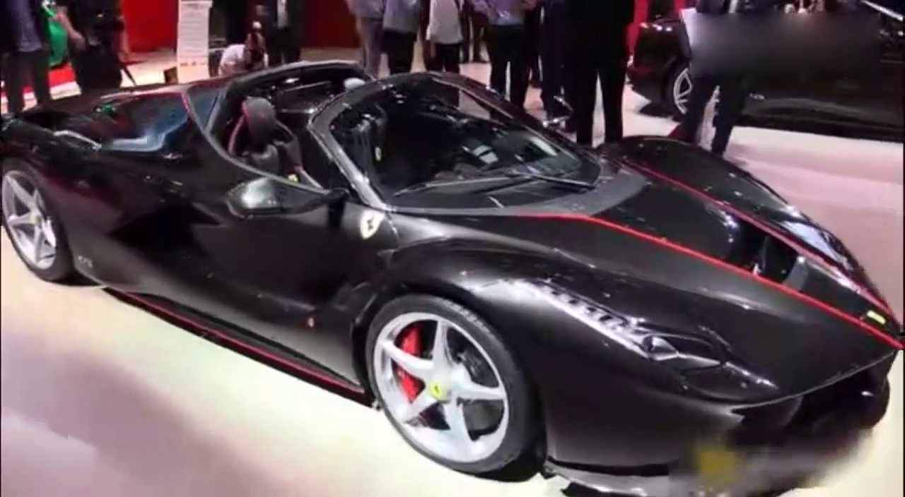 车展法拉利LaFerrari敞篷版，蝙蝠侠被击败了
