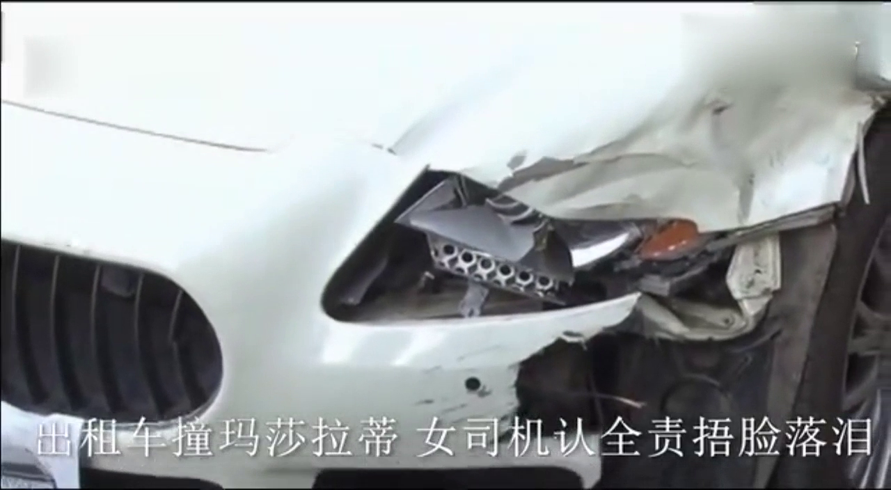 出租车撞玛莎拉蒂，女司机认全责捂脸落泪