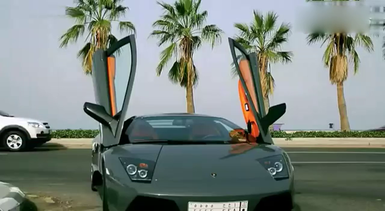 史上最酷跑车兰博基尼马路疯狂竞速！