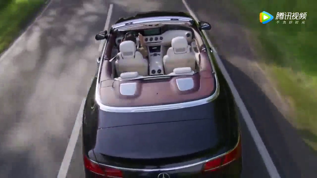 法兰克福车展首发 新款奔驰S级敞篷OLED尾灯技术