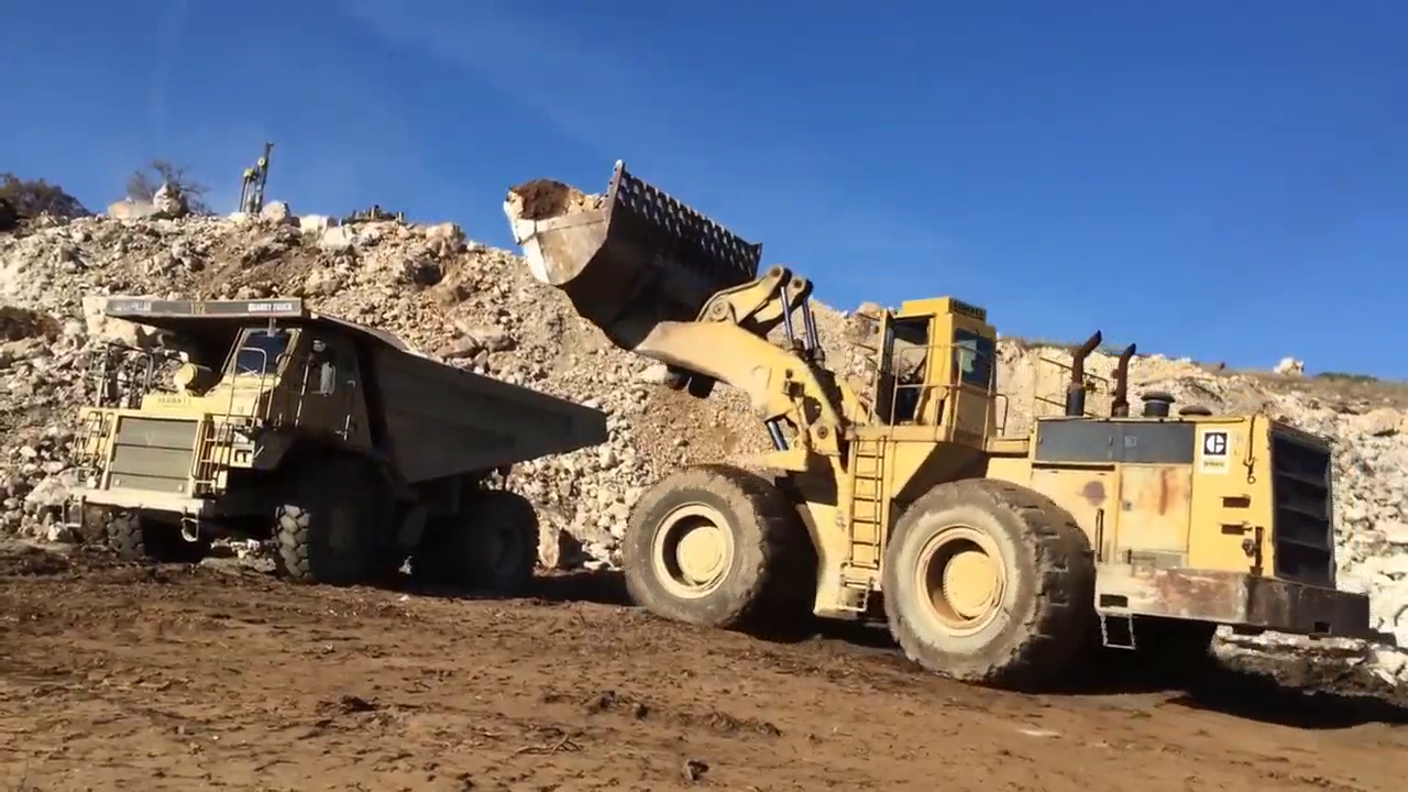 大卡车的防震效果还不错，左右摇摆！