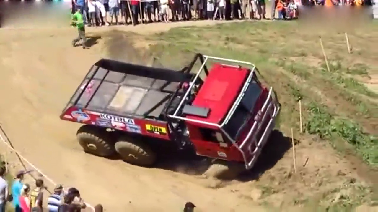 大家伙也会翻车 看看大卡车越野翻车合集