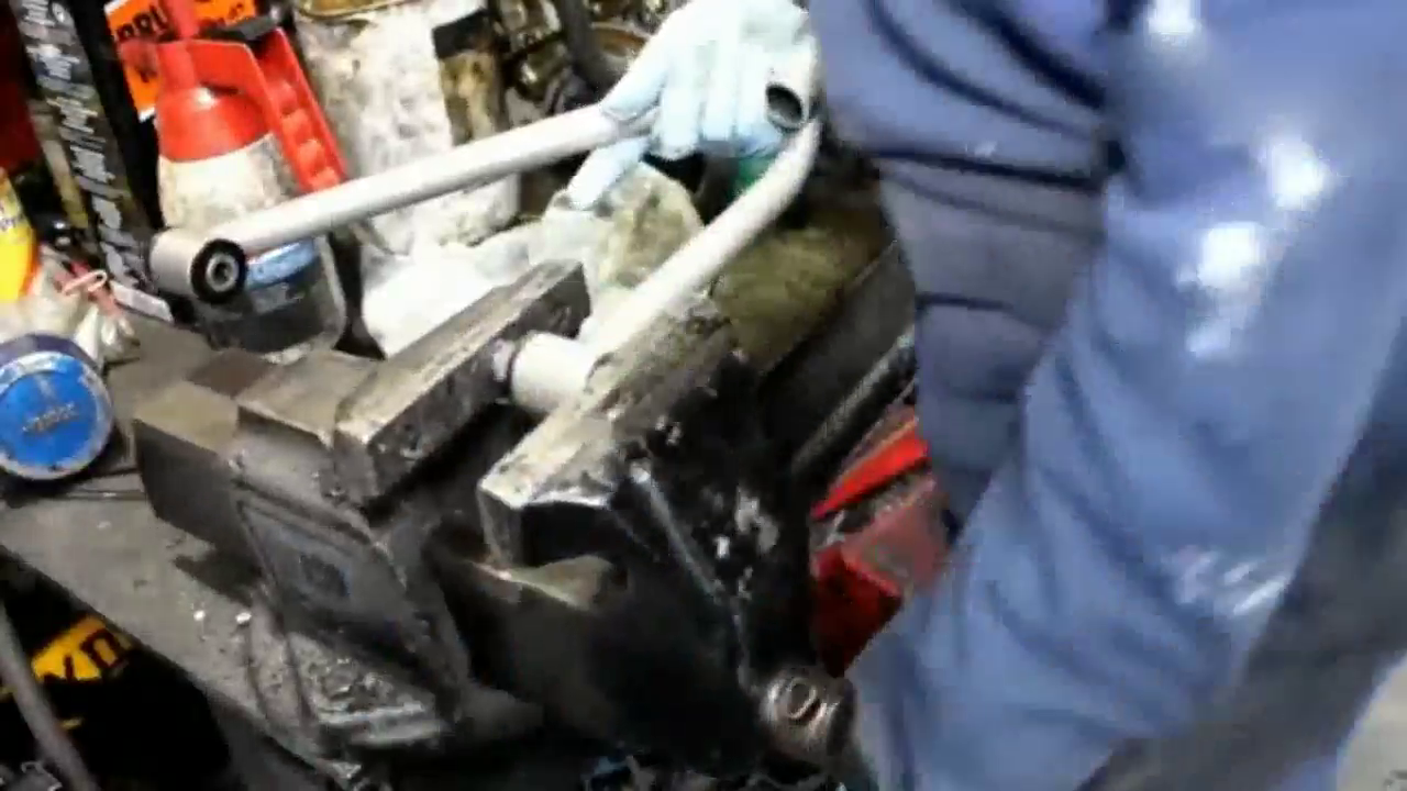 农民用钢管和发动机做了一台法拉利跑车，竟然还有牌照，怎么办的