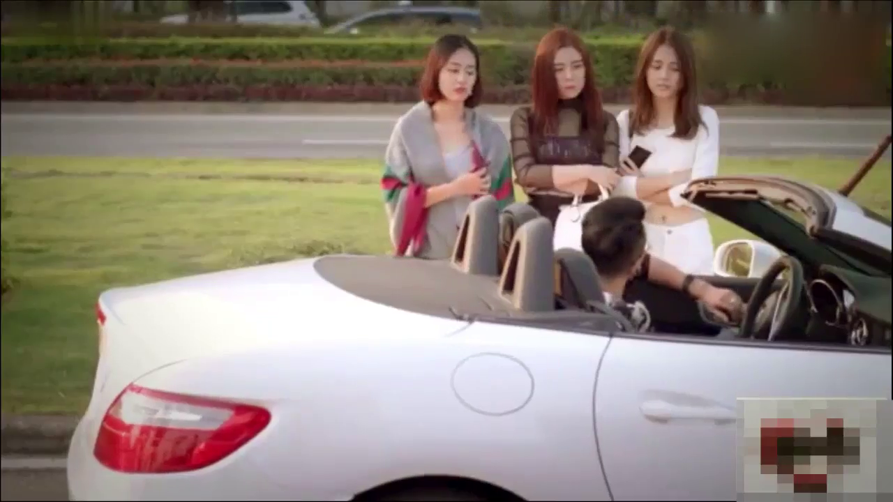 车界奇观！三美眉同时弃跑车选择面包车！看到最后没想到是这样啊