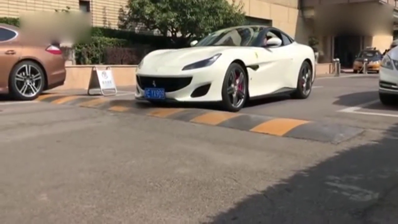 减速带是低趴跑车的噩梦？谁说的出来，我保证不打你