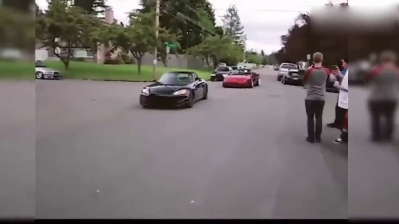 小伙这样折磨他的敞篷跑车，真是太任性了