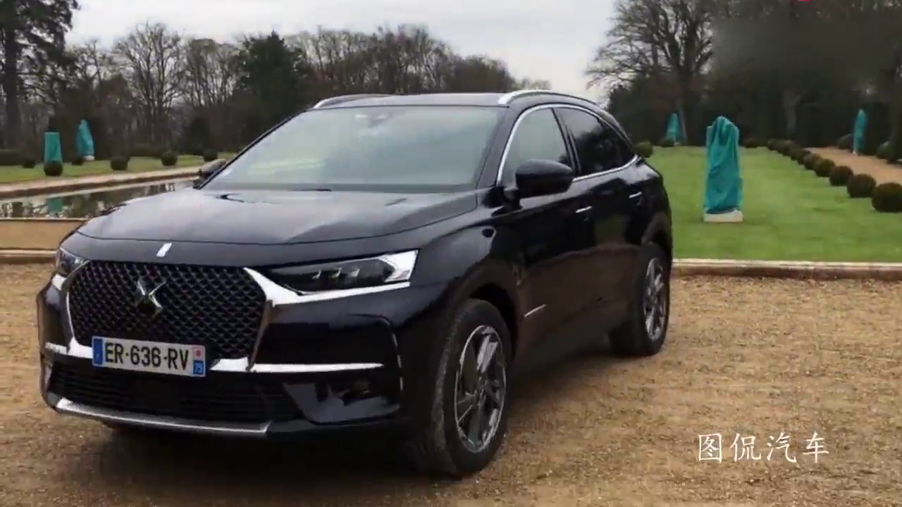 法系DS7的旋转式LED大灯打开那一刻，足以完虐奥迪跑车！