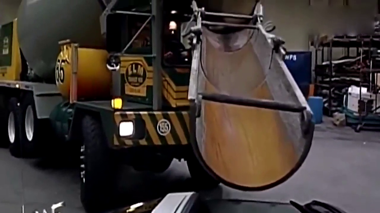 灌了一车水泥，老板刚买的一辆敞篷车！