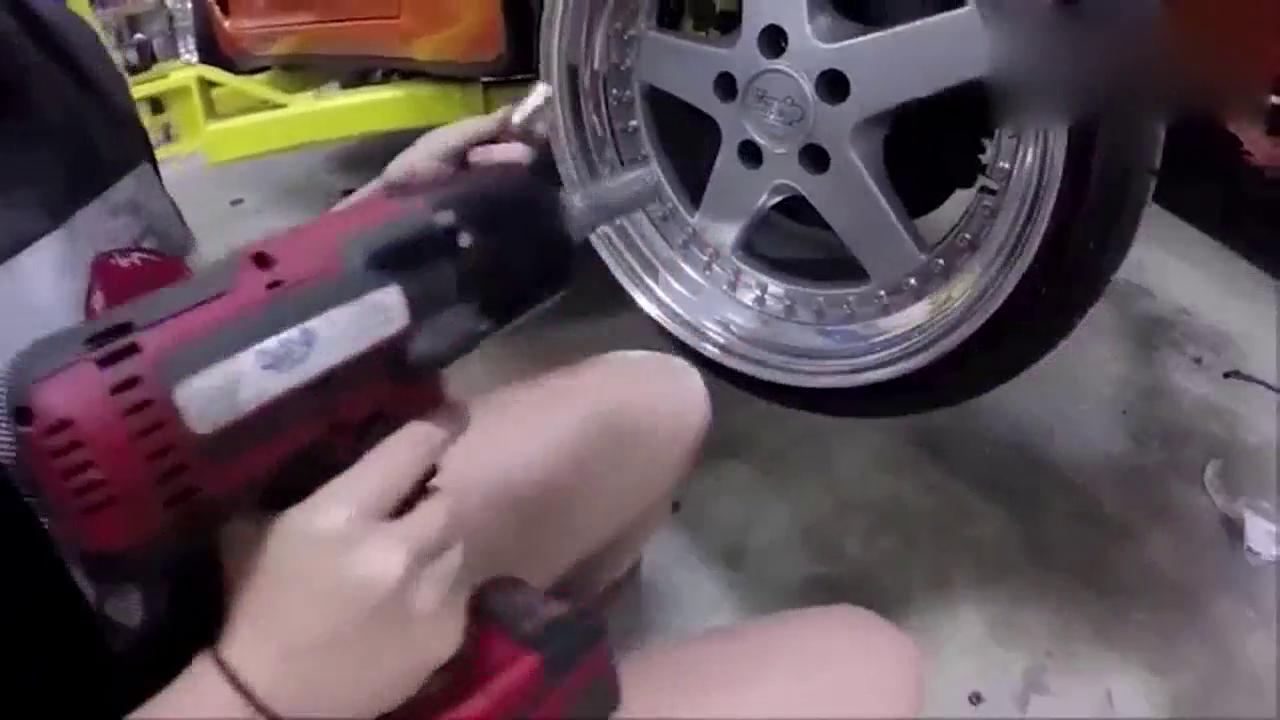 超级跑车的轮胎有多大，拆下以后眼见为实