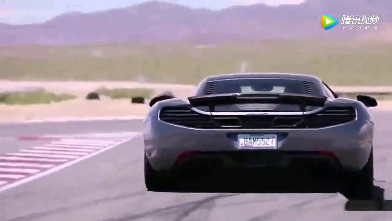 超级跑车演示弹射起步 一眨眼只能看尾灯了！
