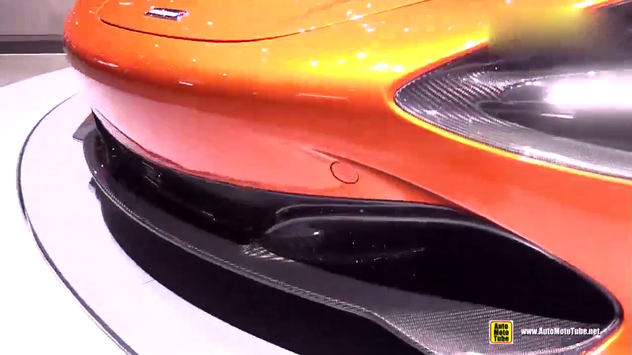 超级跑车迈凯伦720S，简直就像是驾驶飞船！