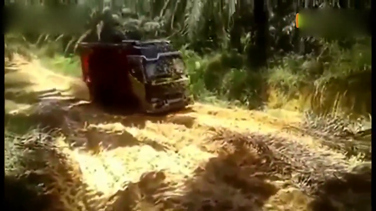 要想富先修路 看卡车破路上越野行驶