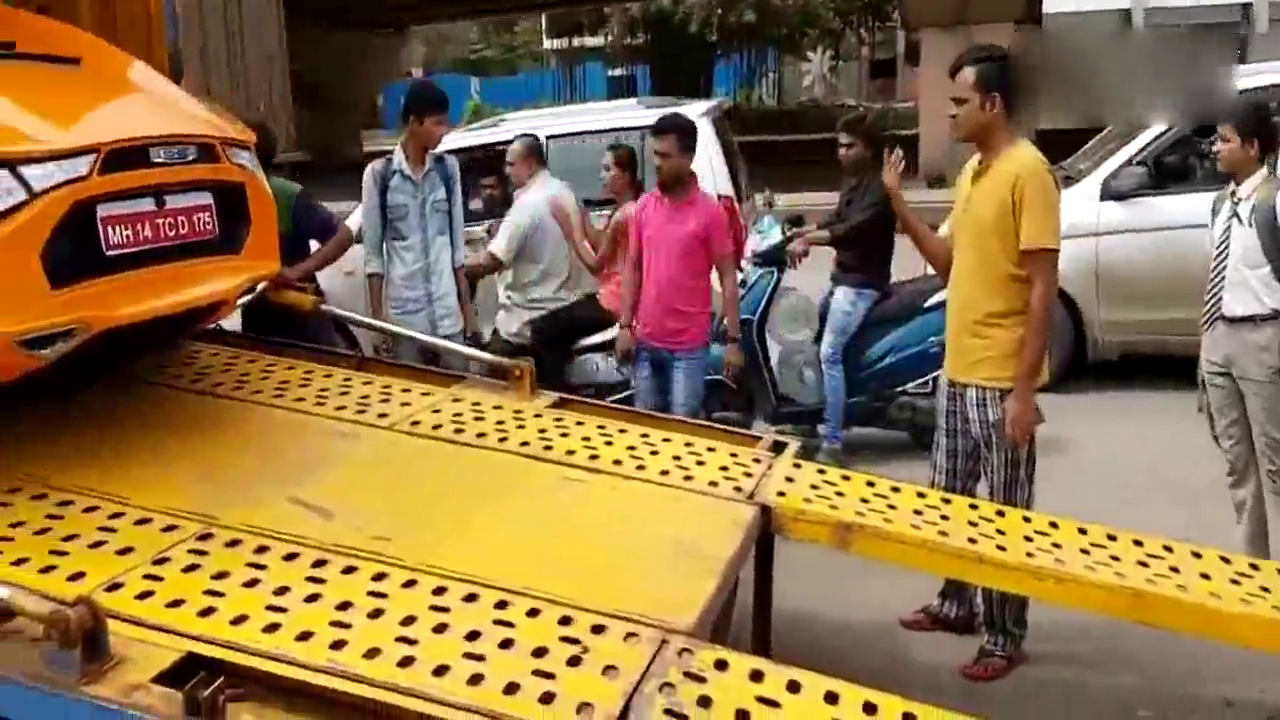 土豪刚买的一辆超级跑车 连印度三哥也紧张了！