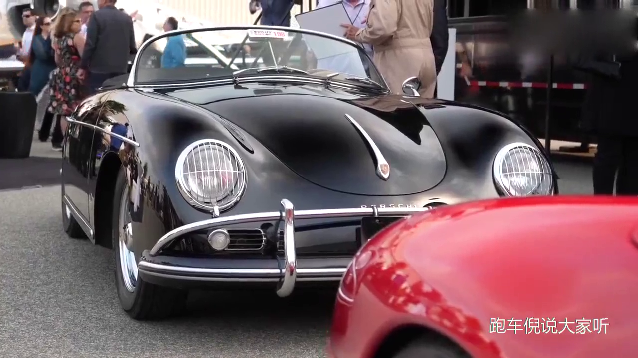 聚会上看到2台美式跑车，其中一台是福特GT，另一台没几人认识