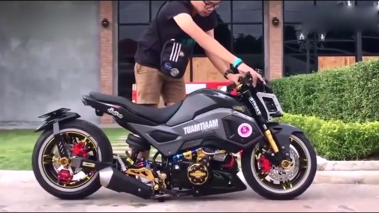 机车气动悬挂起来，跑车变SUV，就是霸气