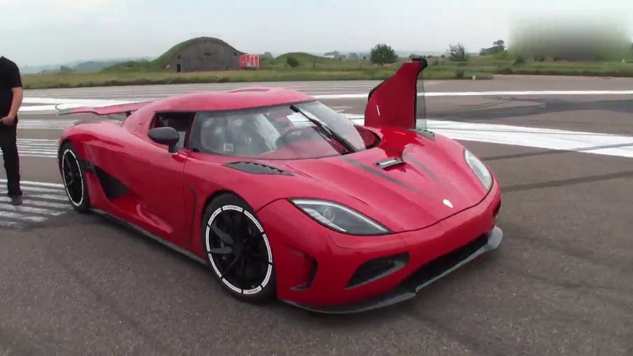 只有这款车能被称为艺术品，柯尼塞格超级跑车，开门方式都很个性