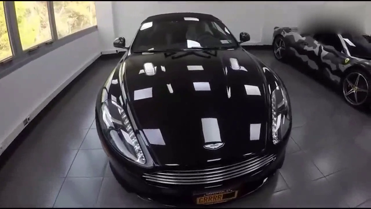 看完阿斯顿马丁的启动方式，顿时觉得其他跑车的启动都弱爆了