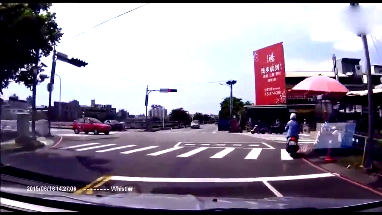 跑车飚到200迈司机冲出了一百米直接去了天堂