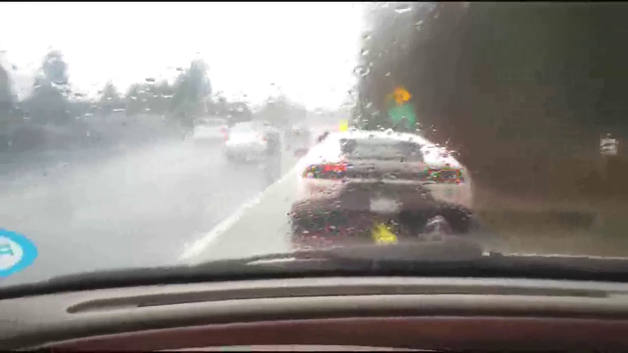 跑车和轿车的区别有多大，五秒钟后眼见为实！