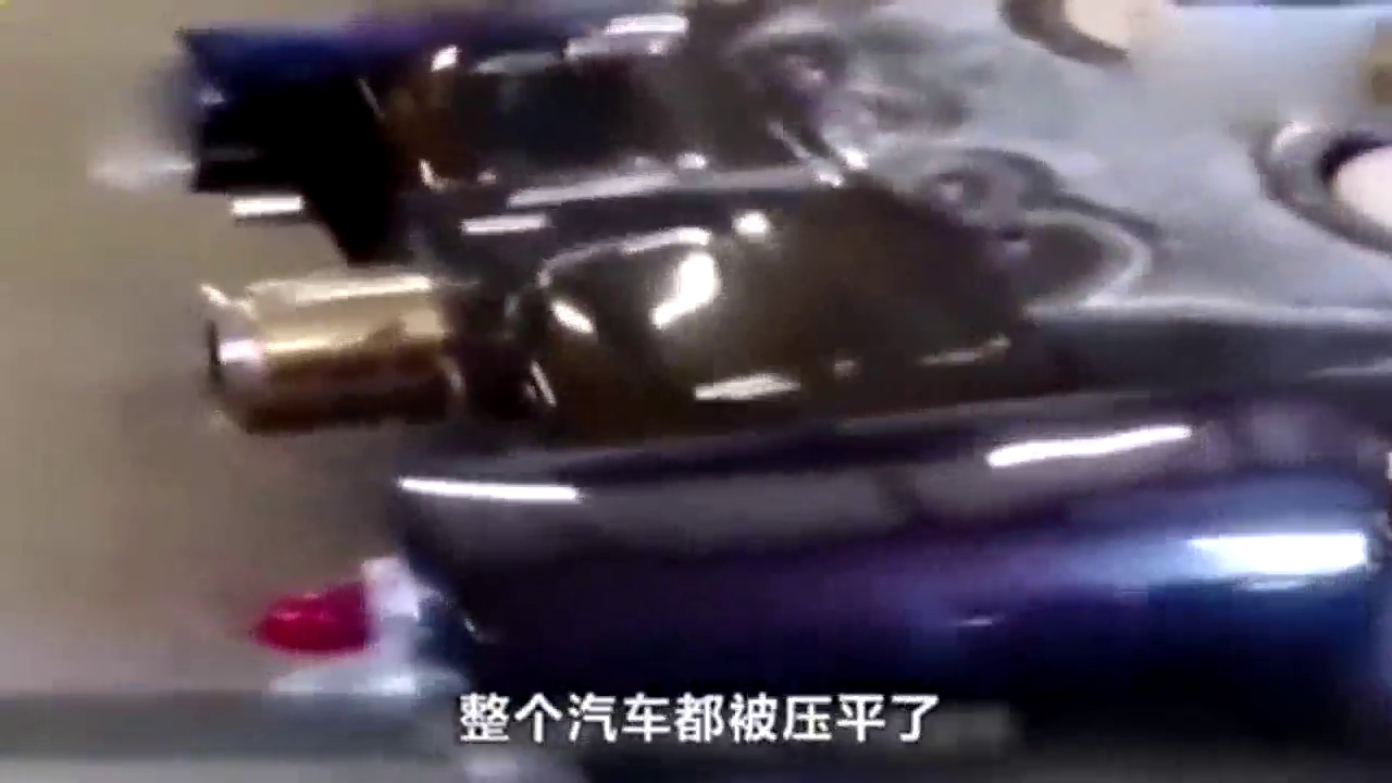 驾驶着最薄的跑车，就像是在汽车上躺着，这样的车能开吗？