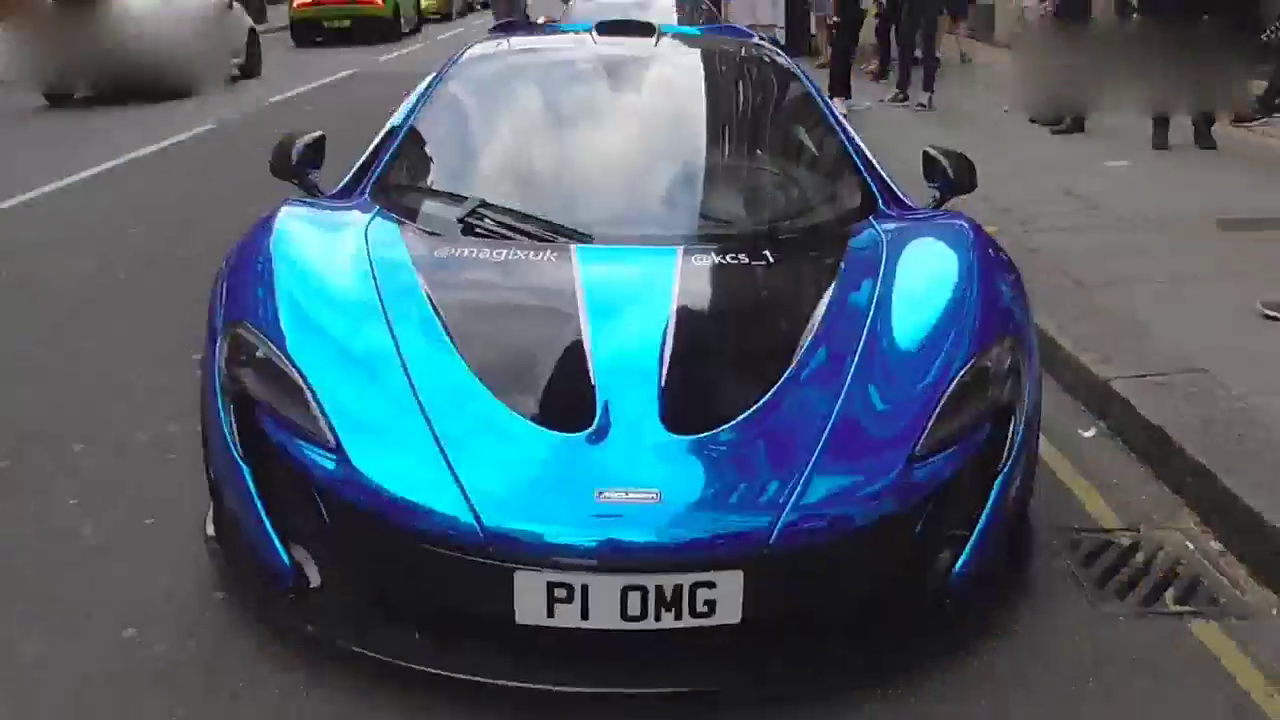车牌才是亮点，伦敦街头拍超级跑车