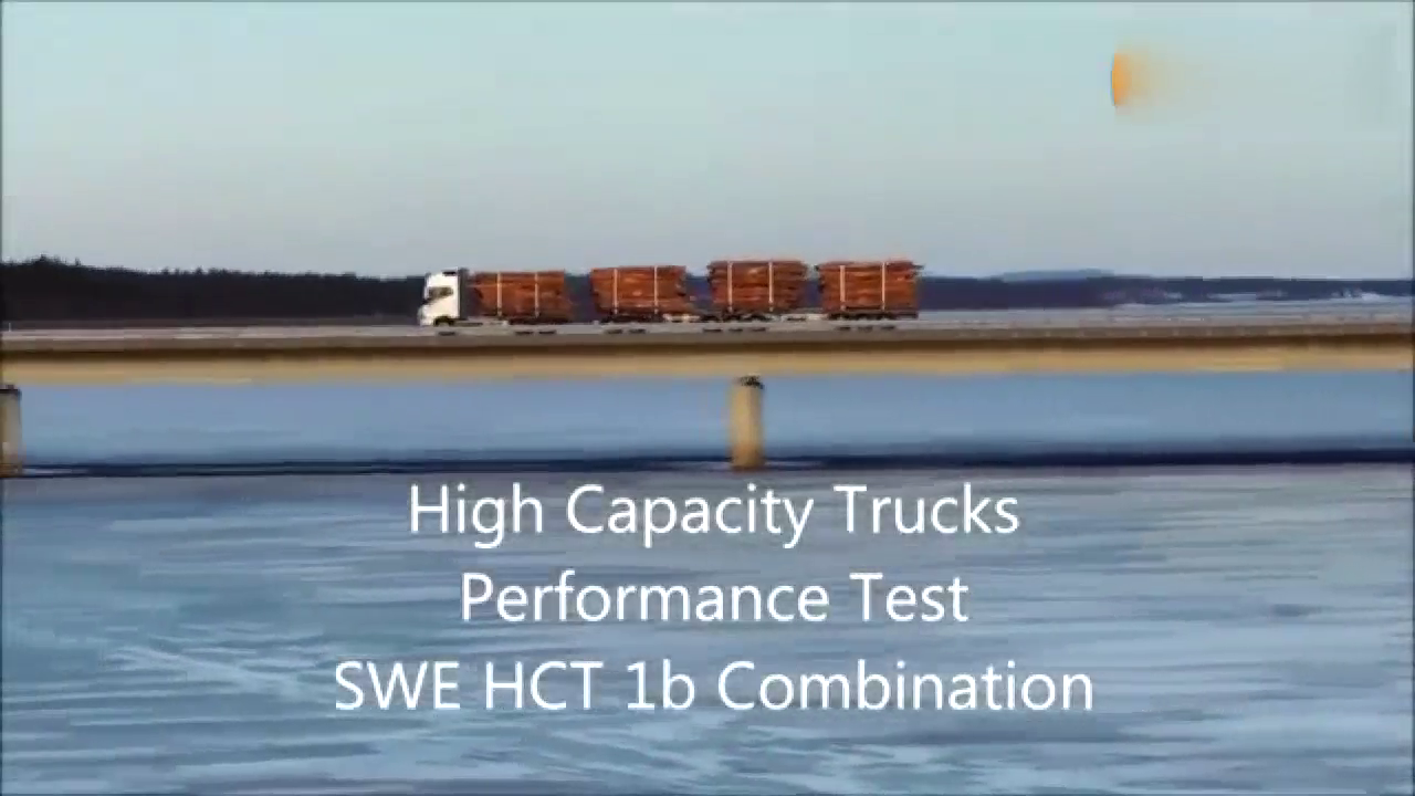 不得了啊，4节车厢的超级卡车和轿车比赛，性能真不赖啊！