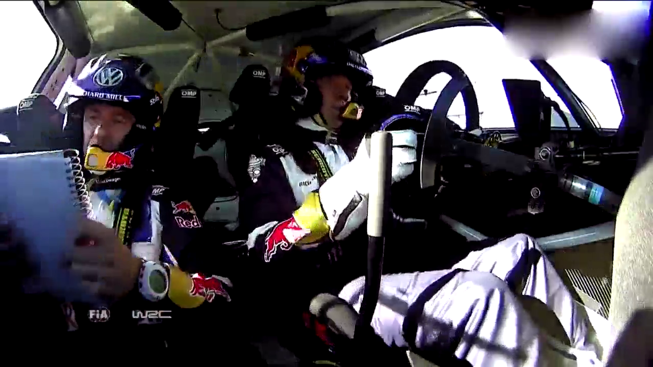 WRC车手真的是用命在拼,旁边的还有心情看书