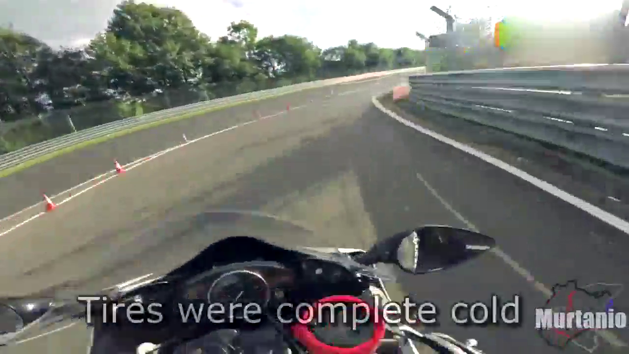 摩托车起步直接油门到底，虐杀跑车毫无压力，雅马哈R6