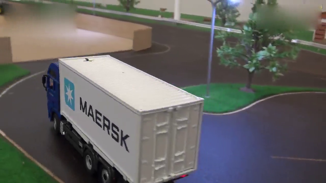 别人家的遥控卡车，还原真车各项功能，大写的服！