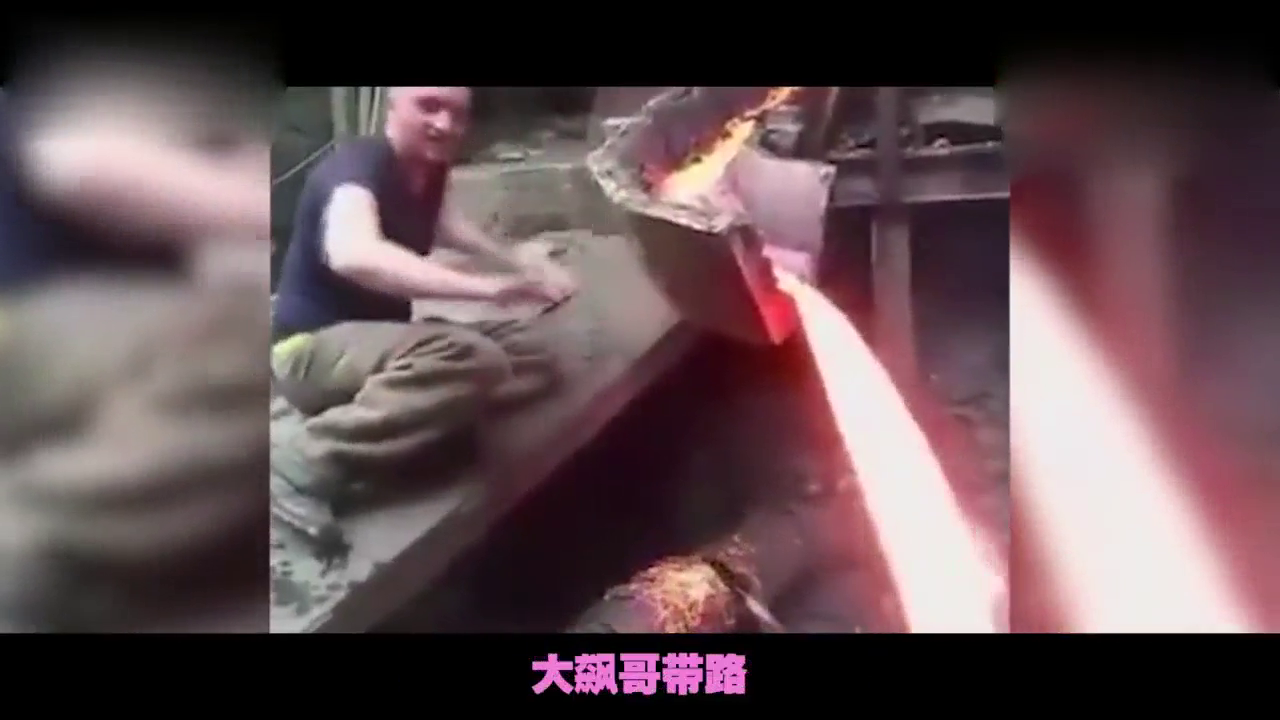 时速150！特斯拉和宝马高速飙车，突然冲出辆卡车，车主立马奔溃